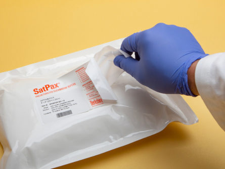 SatPax-670-R-9x9-Case-Polyester-Cleanroom-Wipes-Applicaiton